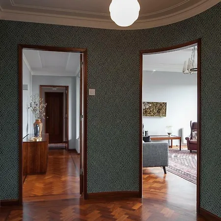 Art Deco Apartment Over Bolhao Market Apartment *