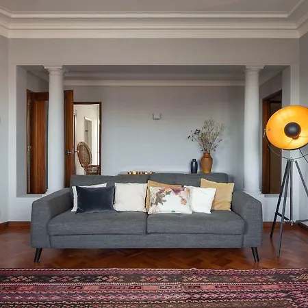 Art Deco Apartment Over Bolhao Market Porto