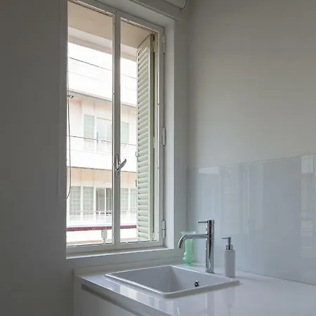 Art Deco Apartment Over Bolhao Market Apartment *