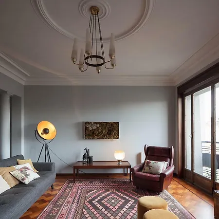 Apartment Art Deco Apartment Over Bolhao Market *