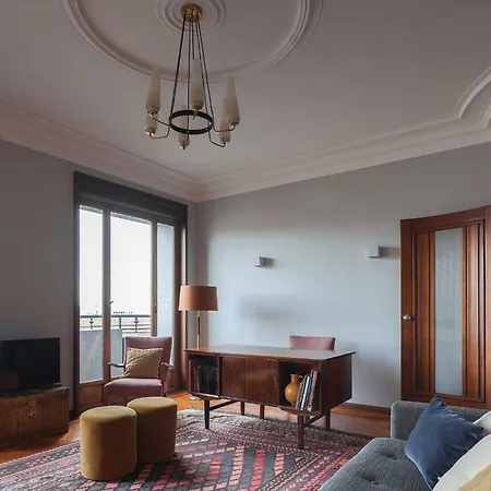Art Deco Apartment Over Bolhao Market Apartment
